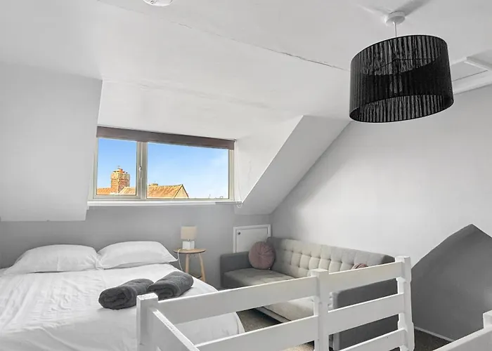 Amaya Four - Sleeps 5 - 1 Bed Apartment - Newly Renovated- Close To Town Centre -Grantham