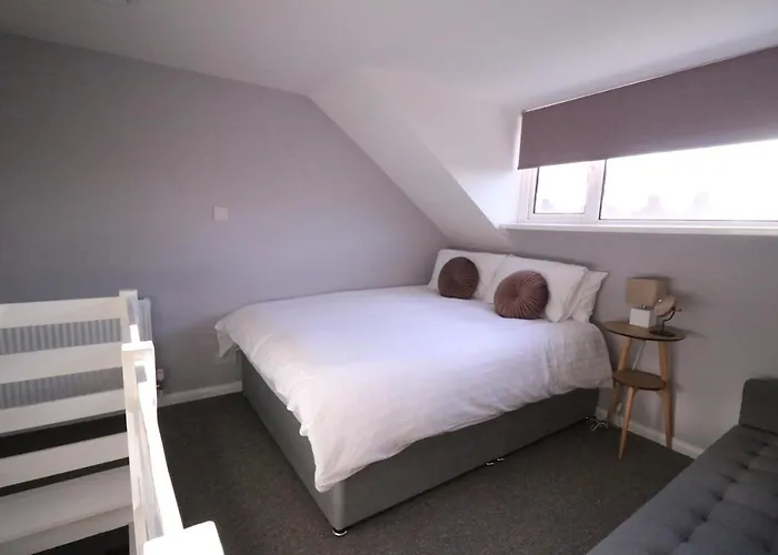 Amaya Four - Sleeps 5 - 1 Bed Apartment - Newly Renovated- Close To Town Centre -Grantham